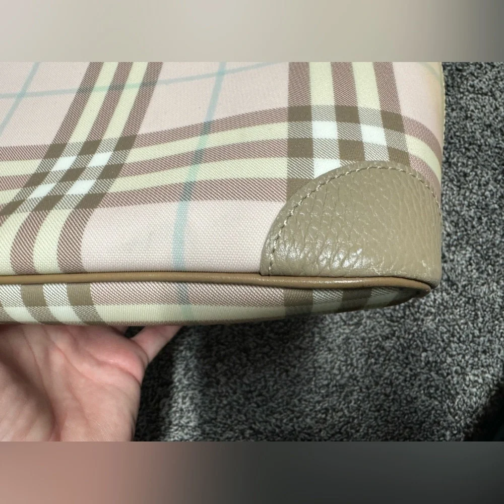 Burberry vintage pale